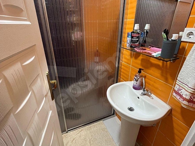 YEDİTEPE MEMUR BİNASINDA SATILIK BAKIMLI 2+0 DAİRE - Görsel 3