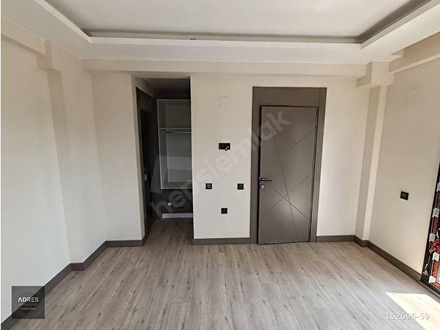 MEZİTLİ DE HAVUZLU DOĞALGAZLI JENERATÖRLÜ CİFT BANYOLU GİYİNME ODALI 2+1 KİRALIK - Görsel 14
