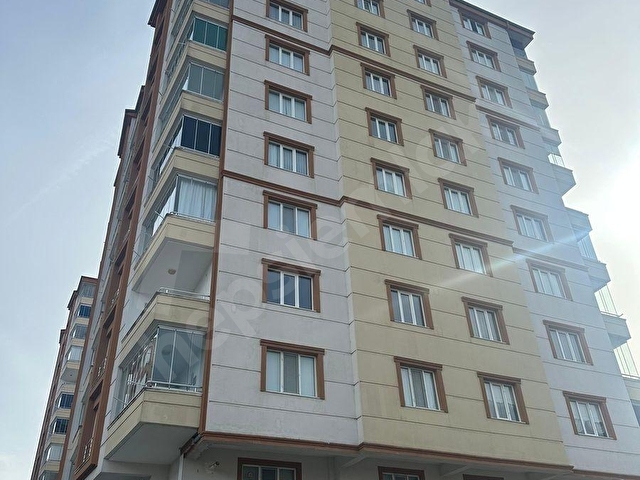 İstiklal Mahallesinde Bulvara Cephe Çok Geniş Kiralık 2+1 Daire