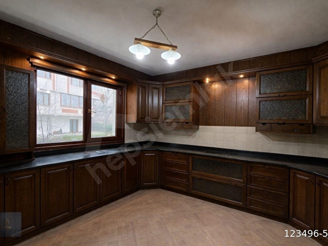 GG GÖZDEMDEN Tarabyada Manzaralı Sitede Otoparklı 5+1 Kiralık - Görsel 10