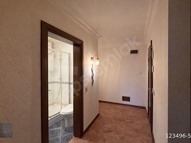 GG GÖZDEMDEN Tarabyada Manzaralı Sitede Otoparklı 5+1 Kiralık - Görsel 12