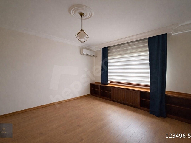 GG GÖZDEMDEN Tarabyada Manzaralı Sitede Otoparklı 5+1 Kiralık - Görsel 22