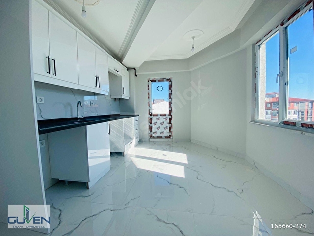 GÜVENDEN KAPAKLIDA YERDEN ISITMALI,OTOPARKLI ARA KAT 1+1 DAİRE - Görsel 8