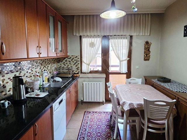Çankaya Dikmen Harbiye Mh. Güneş Sitesinde 4+1 Daire Fırsatı - Görsel 8