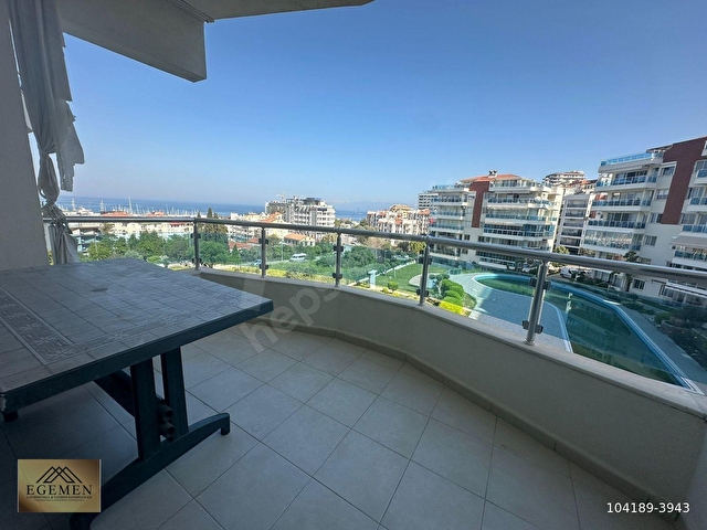 Kuşadası marina mevkiinde full eşyalı kiralık daire