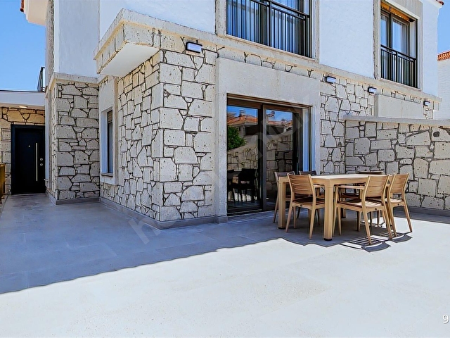 YUSEDEN ALAÇATI ÇARŞI GİRİŞTE SATILIK 2+1 DUBLEKS BAHÇELİ DAİRE