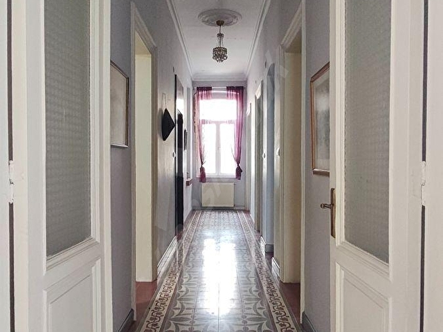 Historic Pera Apartment 5+1 High Ceilings & Full Furnished - Görsel 4