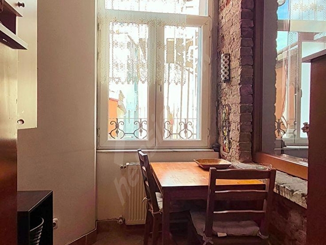 Historic Pera Apartment 5+1 High Ceilings & Full Furnished - Görsel 5