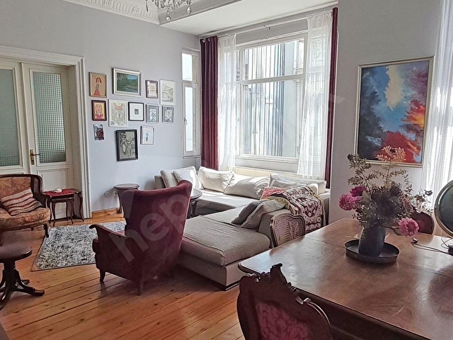 Historic Pera Apartment 5+1 High Ceilings & Full Furnished - Görsel 2
