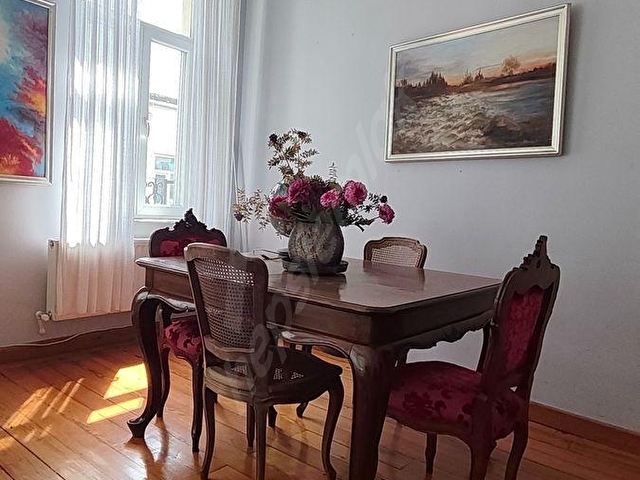 Historic Pera Apartment 5+1 High Ceilings & Full Furnished - Görsel 25