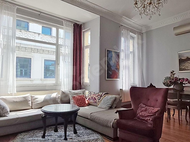 Historic Pera Apartment 5+1 High Ceilings & Full Furnished - Görsel 3