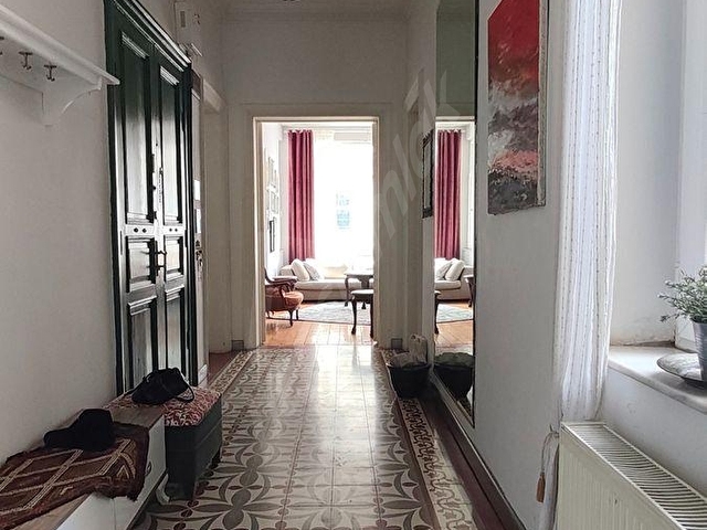 Historic Pera Apartment 5+1 High Ceilings & Full Furnished - Görsel 9