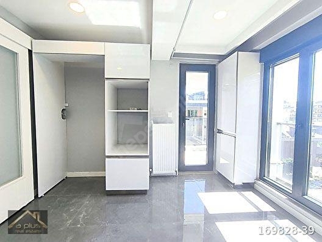 Üsküdar Bahçelievlerde 300 m², 5+2 Manzaralı Lüks Dubleks! - Görsel 18
