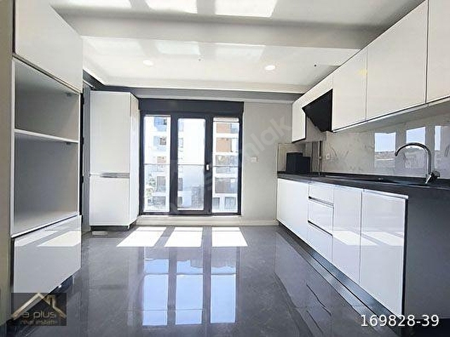 Üsküdar Bahçelievlerde 300 m², 5+2 Manzaralı Lüks Dubleks! - Görsel 16