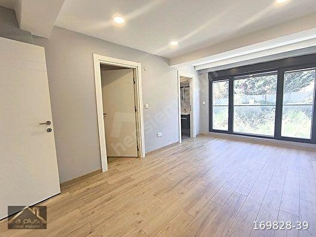 Üsküdar Bahçelievlerde 300 m², 5+2 Manzaralı Lüks Dubleks! - Görsel 8