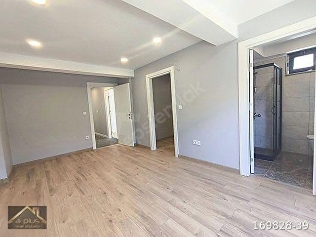 Üsküdar Bahçelievlerde 300 m², 5+2 Manzaralı Lüks Dubleks! - Görsel 6