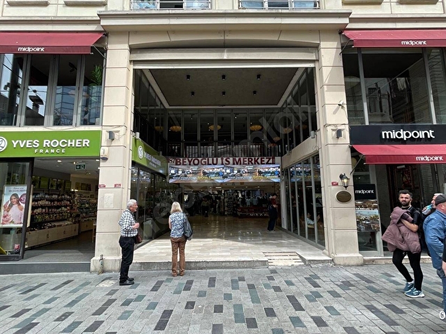 FIRSAT: İSTİKLAL CAD. BEYOĞLU İŞ MERKEZİNDE SAHİBİNDEN SATILIK 2 ADET MAĞAZA