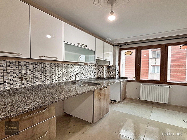 CADDE34 YAPIDAN ÇINARDA ASANSÖRLÜ BİNADA 2+1 KELEPİR ACİL SATILIK ARAKAT DAİRE!!