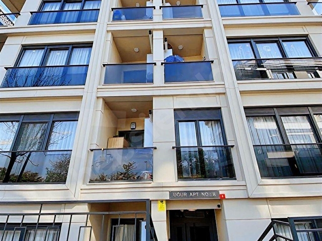 ACIBADEM de METROBÜSE YAKIN YENİ BİNADA BALKONLU BOŞ 3+1