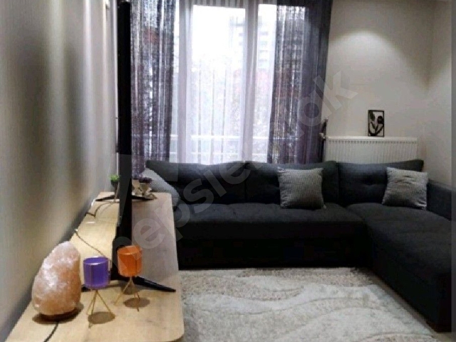 Merkezefendi Cevizlibağ da Yeni binada asansorlu ve yeni ve şık esyali ve güzel 1.5+1 daire - Görsel 2