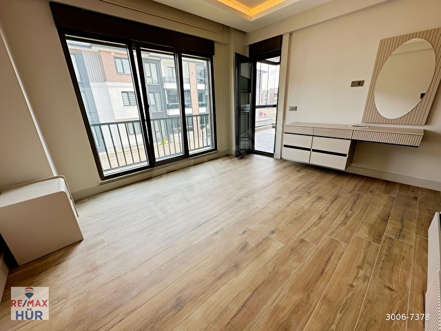 REMAX AYFER SEVERDEN 323 M2 SATILIK HAVUZLU VİLLA - Görsel 27