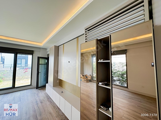 REMAX AYFER SEVERDEN 323 M2 SATILIK HAVUZLU VİLLA - Görsel 20