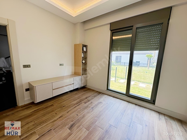 REMAX AYFER SEVERDEN 323 M2 SATILIK HAVUZLU VİLLA - Görsel 18