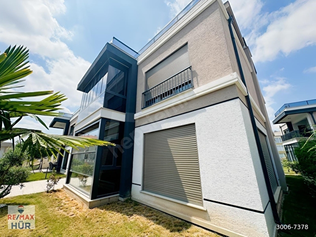 REMAX AYFER SEVERDEN 323 M2 SATILIK HAVUZLU VİLLA