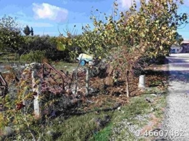 EZİNE ÜVECİK KÖYÜ İÇİNDE  İMARLI ARSA VE MÜŞTEMİLAT HİSSESİ 410,52 m2  - SATILIKTIR. - Görsel 2