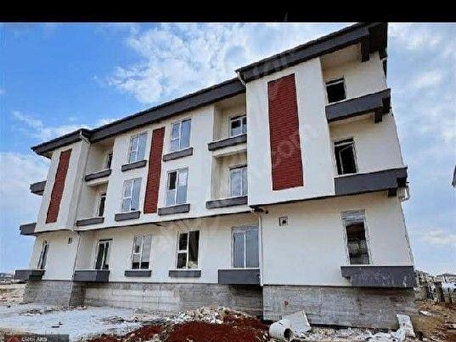 ARATOL İSTİKLAL DE ARA KAT KÖŞE 1+1