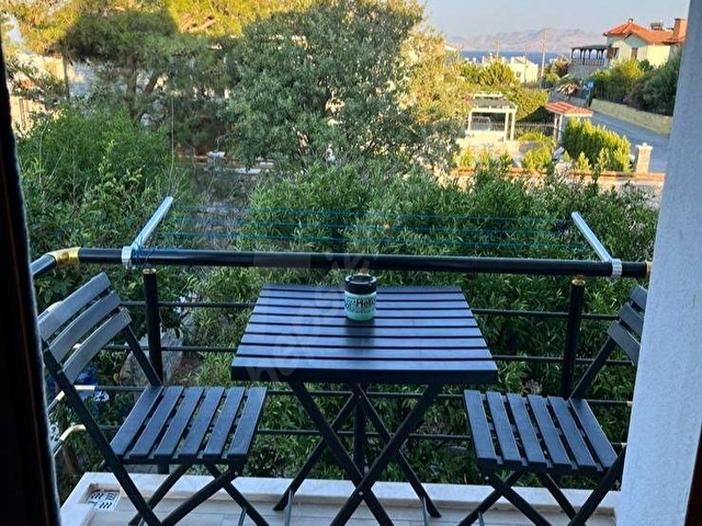 DATÇA MERKEZDE DENİZ MANZARALI EŞYALI YILLIK KİRALIK 1+1 DAİRE