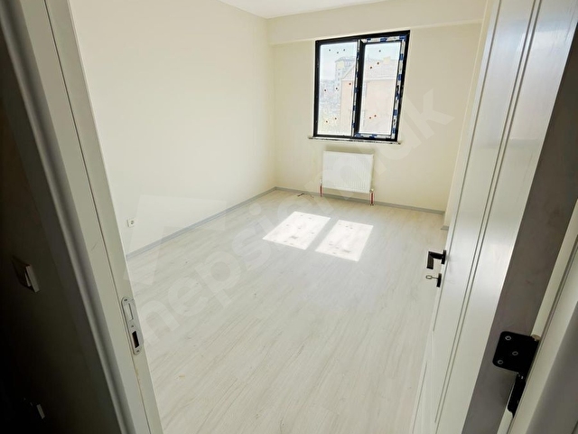 ÖZGÜRLÜK CADDESİ ÜZERİ 3+1 110 M² 3.KAT AÇIK & KAPALI OTOPARK - Görsel 2