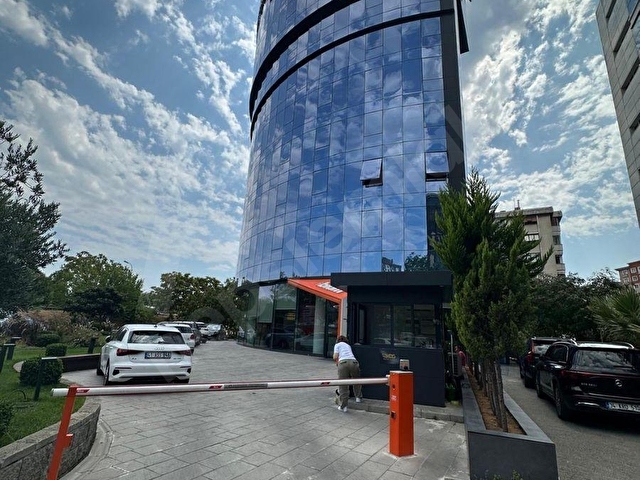 KADIKÖY KOZYATAĞIında E-5 CEPHELİ PLAZADA SATILIK BÜRO & OFİS - Görsel 4