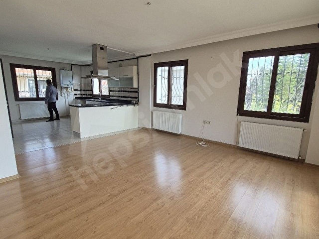 KARAHANDA GÜVENLİKLİ SİTEDE KİRALIK VİLLA