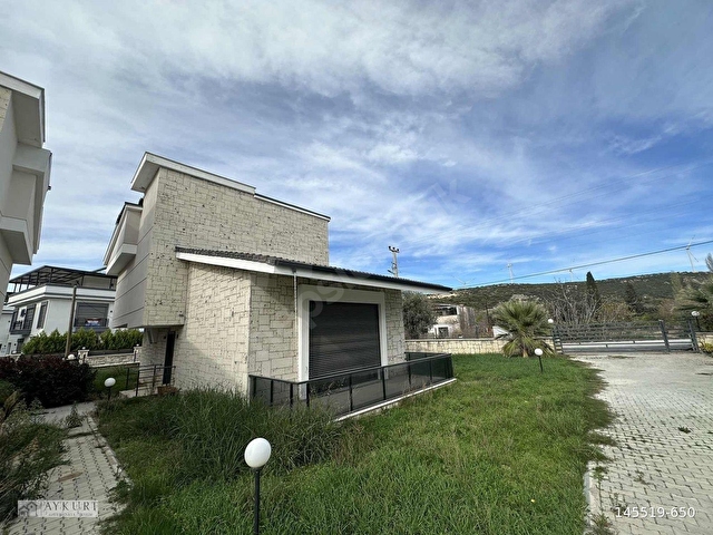 Sığacıkta en güzel bölgede 4+1 müstakil villa.
