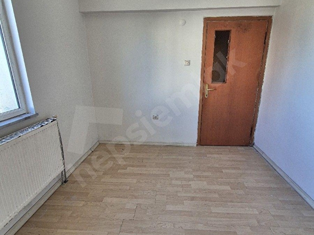 KUZEYKENTTE GENİŞ EŞYASIZ 1+1 KİRALIK DAİRE - Görsel 8