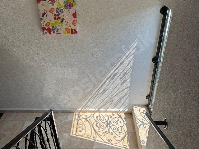 KOMPLE SATILIK BİNA. 3 KAT,5 EV,AYRI AYRI TAPULU,BAHÇELİ,HAVUZLU - Görsel 30