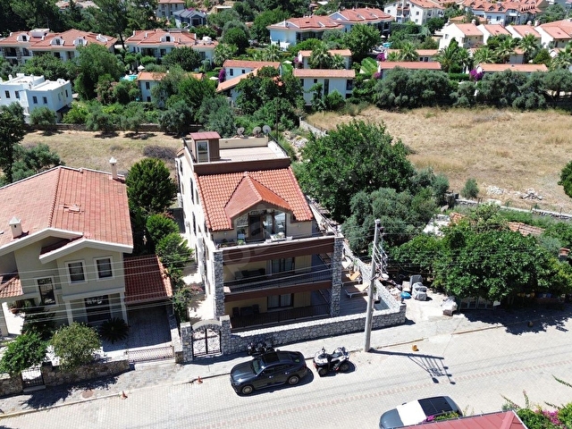 KOMPLE SATILIK BİNA. 3 KAT,5 EV,AYRI AYRI TAPULU,BAHÇELİ,HAVUZLU - Görsel 12
