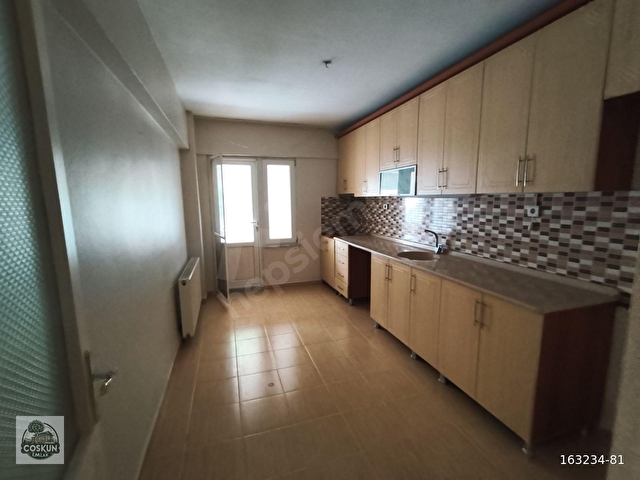 AYVALIK MARİNAYA YAKIN MERKEZİ ISITMALI KİRALIK 3+1 GENİŞ DAİRE - Görsel 3