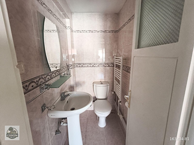 AYVALIK MARİNAYA YAKIN MERKEZİ ISITMALI KİRALIK 3+1 GENİŞ DAİRE - Görsel 7