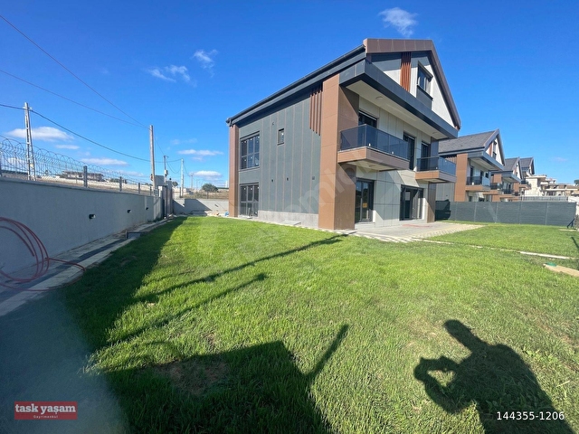Tuzla Sitede Ofis/Klinik/Şirket Kullanımına Uygun Kiralık Villa