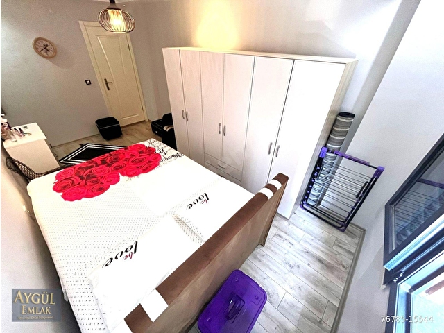 👉TEK YETKİLİ AYGÜLDEN AKÇAYDA ARA KAT ÖN CEPHE FUL EŞYALI AYRI MUTFAK EBEVEYNLİ 2+1 SATILIK DAİRE - Görsel 20
