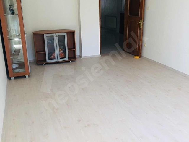 EMLAK TR İSTANBULDAN İSTİKLAL MAH.ŞEHZADE CADDESİNDE 2+1 2.KAT - Görsel 2