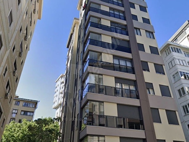UMRANİYEDE SATILIK FIRSATLIK İSKANLI DAİRE