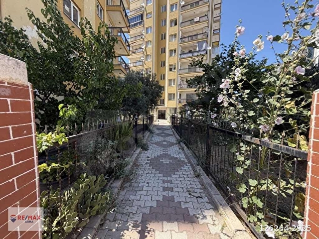 MENEMEN UĞUR MUMCU  MAH  SİTE İÇERİSİNDE  SATILIK  3+1 ARA KAT DAİRE - Görsel 4