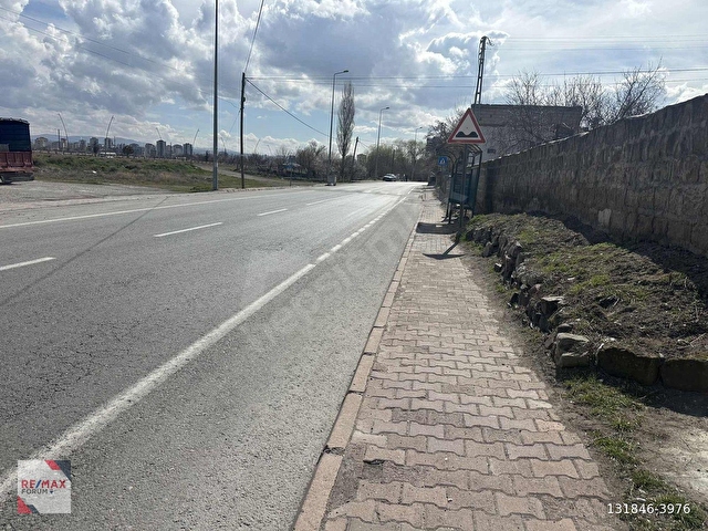 Merkezde Geniş Arsa Üzerinde 2 Ayrı Ev 949 mt - Görsel 21