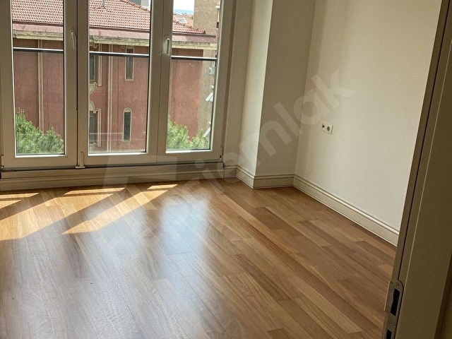 SUADIYE PLAJYOLUNDA 4,5+1 KATTA TEK KİRALIK DAİRE - Görsel 9