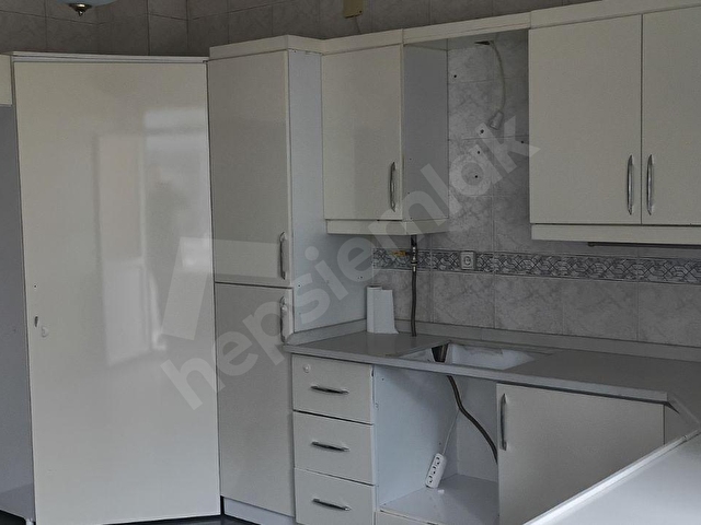 güvenevlerde ana cadde üzerinde bakımli 4+1 kiralık daire