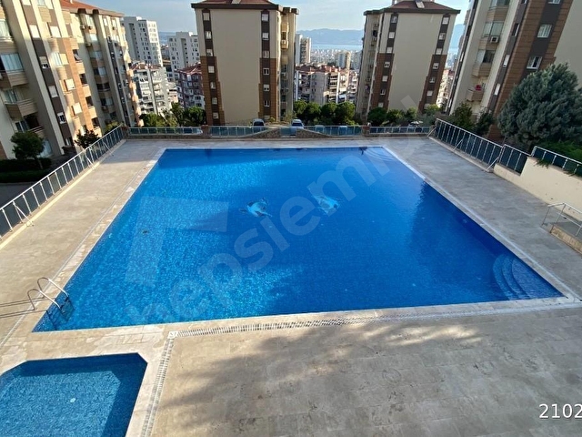 İzmir Körfezköy Sitesi Kiralık 3+1 Lüks Daire - Görsel 2