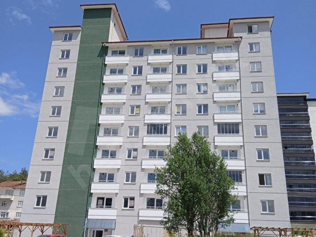 BUDAMIŞ MAHALLESİ YENİ CADDE KONUTLARINDA SATILIK ARAKAT DAİRE
